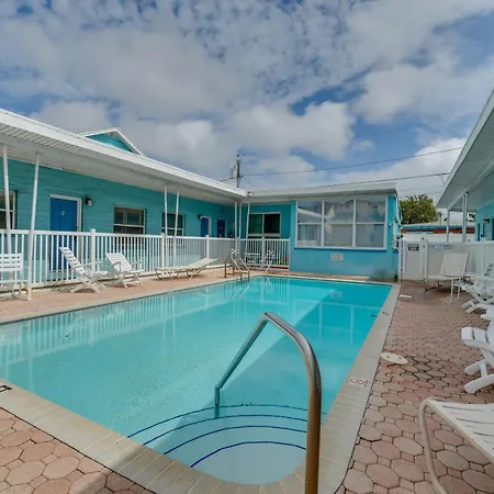 Madeira Beach Studio Walk To Johns Pass!